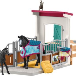 Pferdebox mit Stute und Fohlen